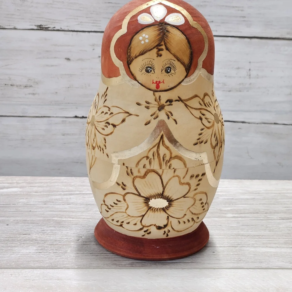 Vintage Russian Matryoshka Nesting Dolls 7 Piece Set Hand Painted Floral Design